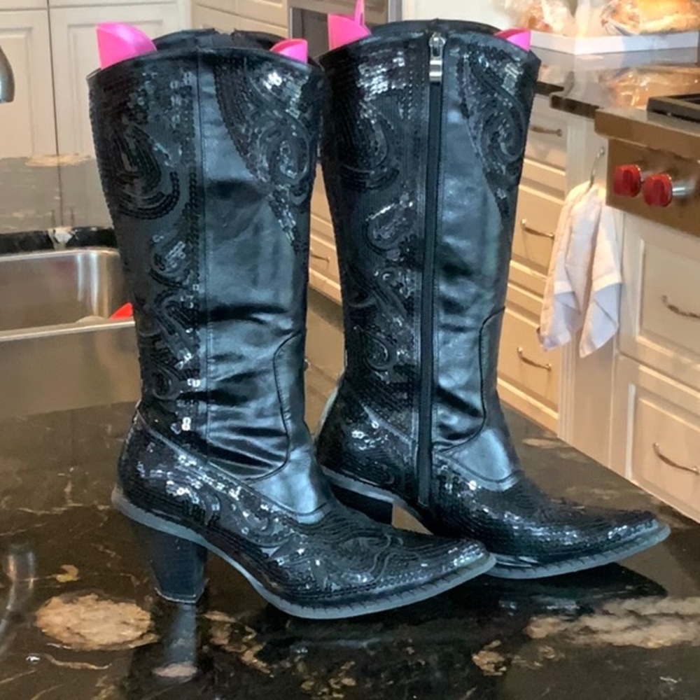 Sequinned cowgirl boots